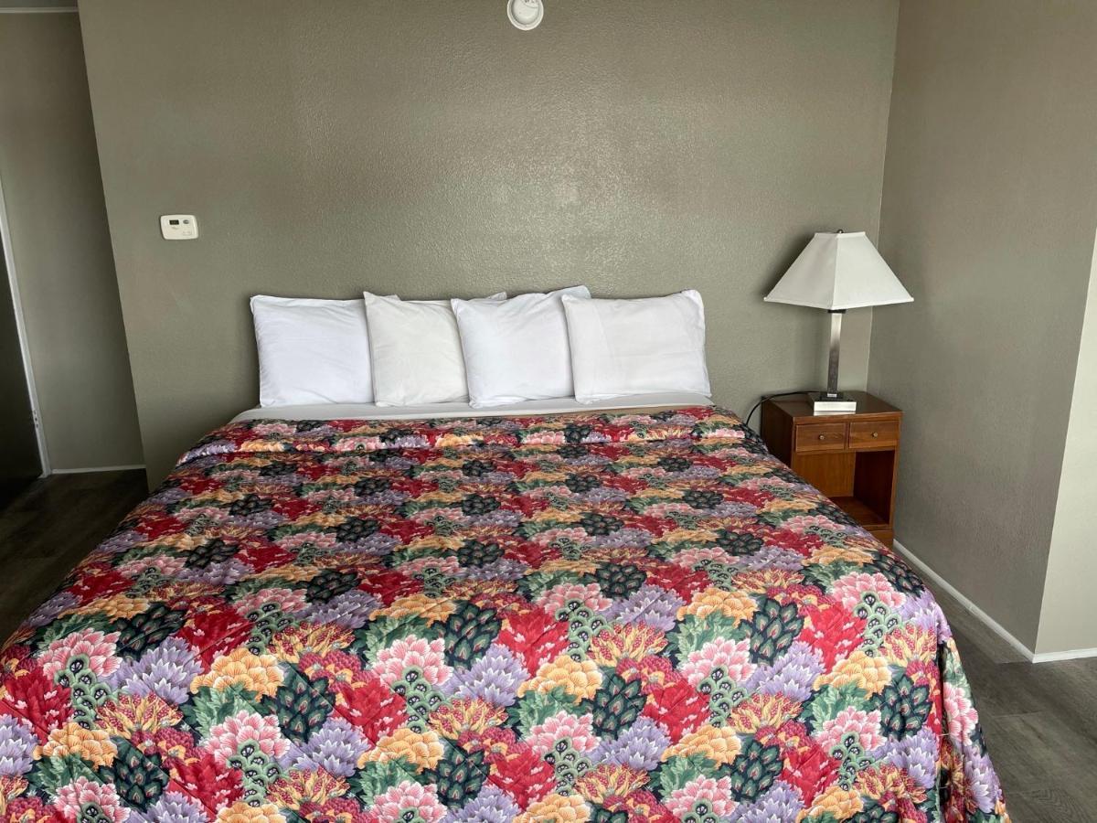 Timberly Motel Gaylord Exteriér fotografie